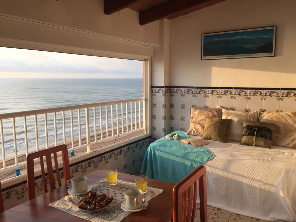 Beachfront And Bright Apartment Mareny Barraquetas Exteriör bild